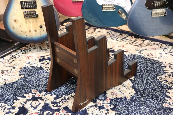 画像7: Fender Deluxe Wooden 3-Tier Guitar Stand 【店頭展示品】 (7)