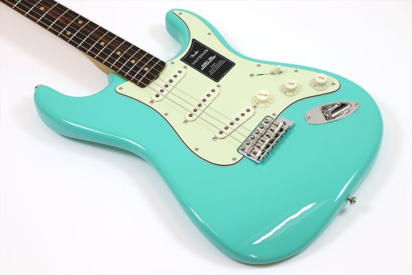 画像8: Fender　Vintera III Early '60s Stratocaster, Rosewood Fingerboard, Seafoam Green (8)