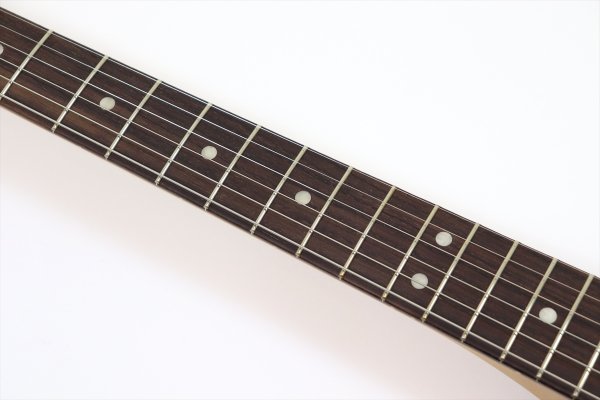 画像9: Fender　Vintera III Late '60s Stratocaster, Rosewood Fingerboard, 3-Color Sunburst (9)
