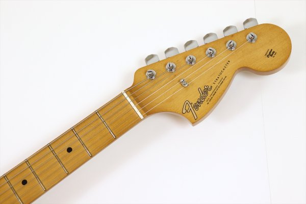 画像4: Fender　Vintera III Late '60s Stratocaster, Maple Fingerboard, Olympic White (4)