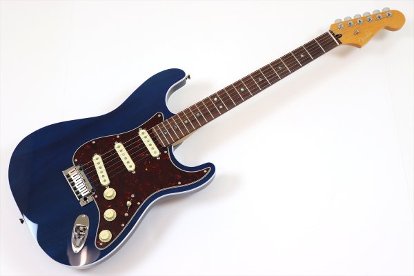 画像2: Fender　Made in Japan Limited Active Modern Stratocaster, Rosewood Fingerboard, Sapphire Blue Transparent (2)